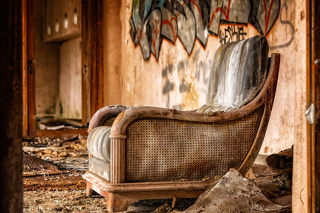 古びた椅子