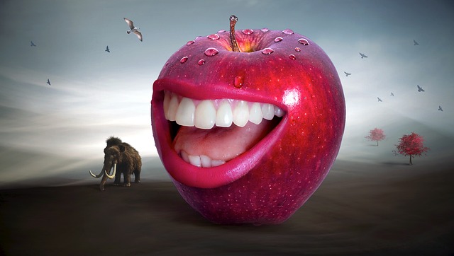 歯が生えたリンゴが笑う
