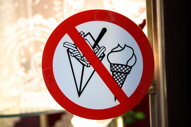 アイス・クレープなど糖分禁止看板