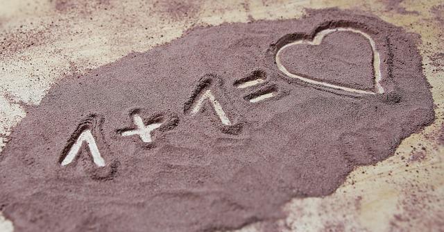 砂浜で愛の方程式を書く