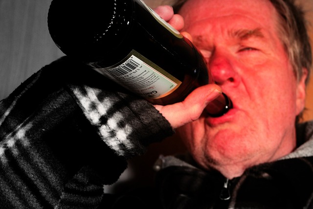 アルコール依存症の中年男性