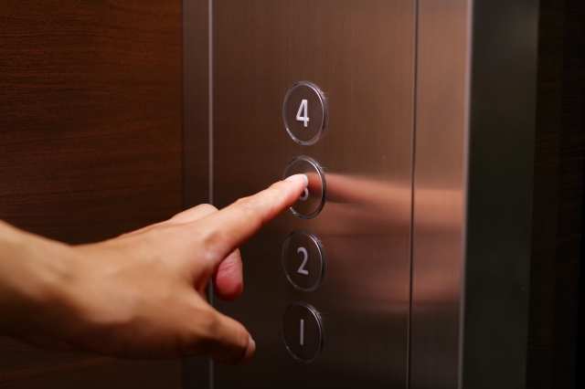 エレベータ内のボタン